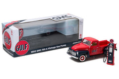 1950 GMC 150 GULF OIL WITH VINTAGE GULF GAS PUMP 1:18